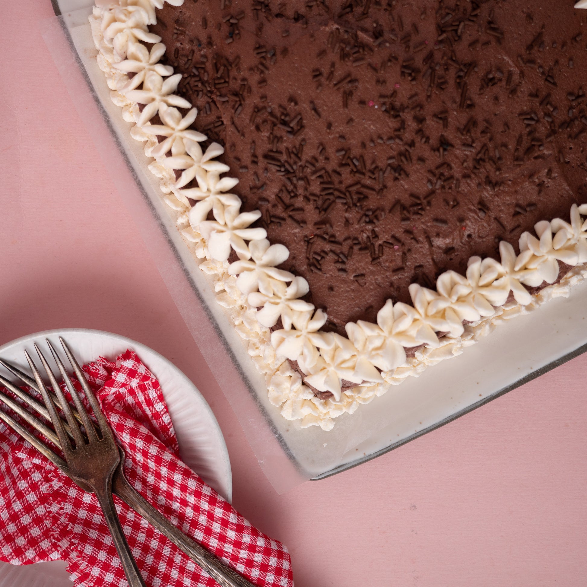 Cupcakes and Cakes: Chocolate.