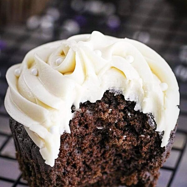 Cupcakes: Decadent Chocolate Cupcakes (Qty 12) PLEASE SEE NOTES